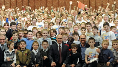 Путин посетил репетицию Сводного детского хора России в Мариинке