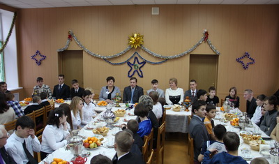 Дети из смоленских интернатов встретили Рождество вместе с Алексеем Островским