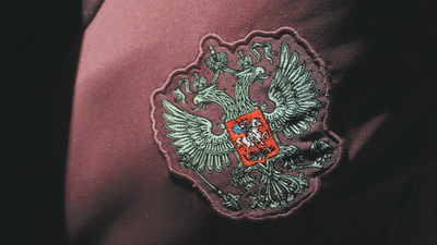 Депутаты Госдумы хотят заставить школьников носить орлов на форме