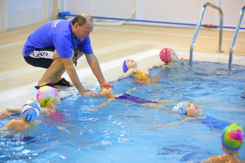 В Барнауле дети-аутисты начали ходить в бассейн
